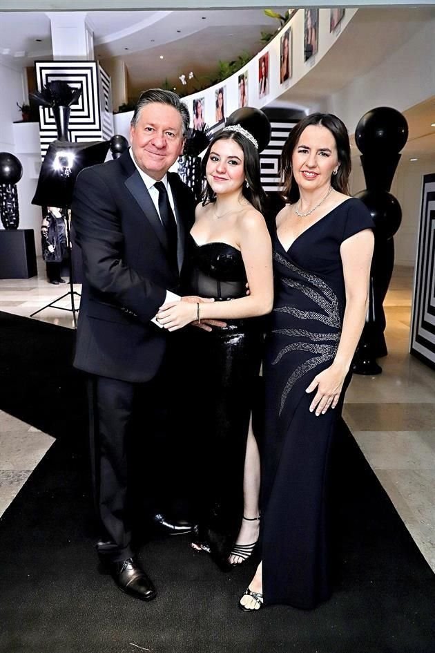 Mario Alberto Santos Quintero, Anabella Santos Ravizé y Jeannette Ravizé de Santos
