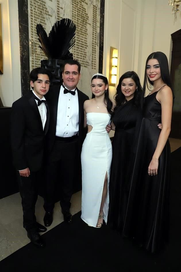 César Lozano Ramones, César Lozano Lozano, Andrea Lozano Ramones, Brenda Ramones y Lucía Lozano Ramones