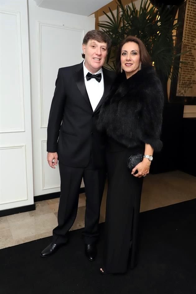Carlos Hernández y Karina Cruz