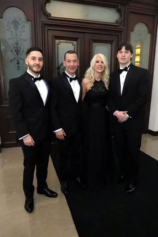 Gerardo Lozano, Gerardo Lozano, Yuri de Lozano y Aaron Lozano