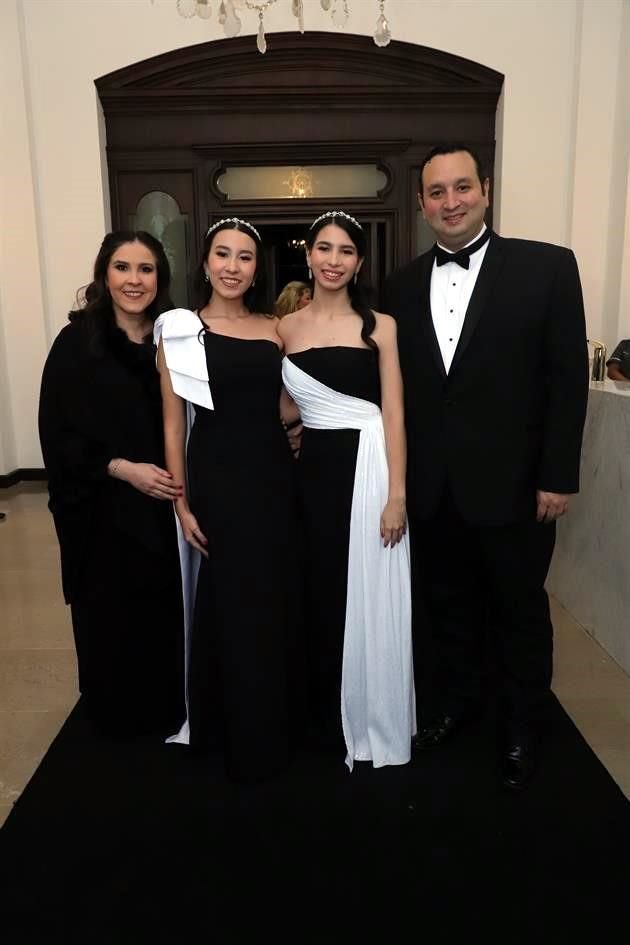 Karla Plancarte, Bárbara Lozano, Paulina Lozano y Roberto Lozano