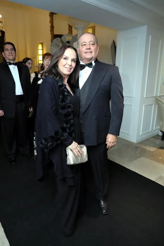 Liz de Lozano y Alberto Lozano