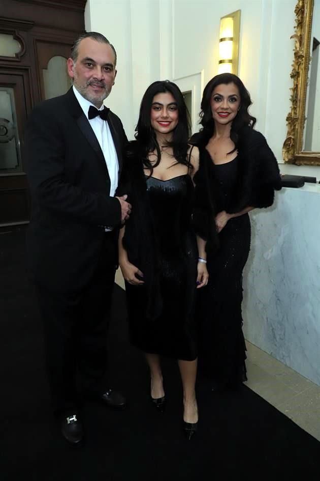 Rubén Salinas, Regina Salinas y Ana Lucía Téllez