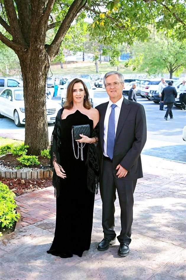 Martha Treviño de Zambrano y Pablo Zambrano Benítez