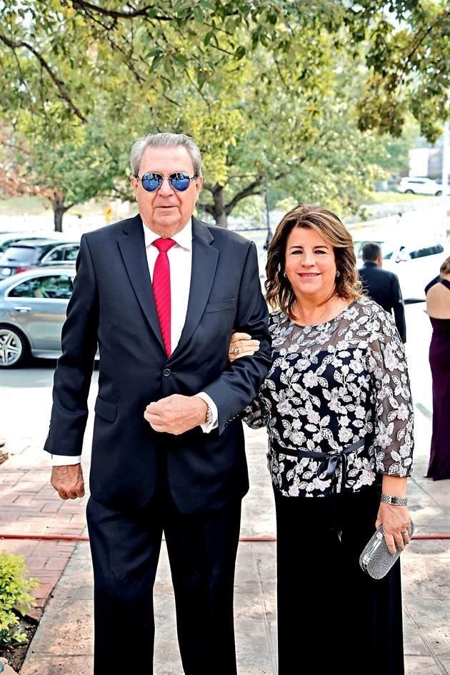 Leopoldo Escudero y Mónica Cueva de Escudero