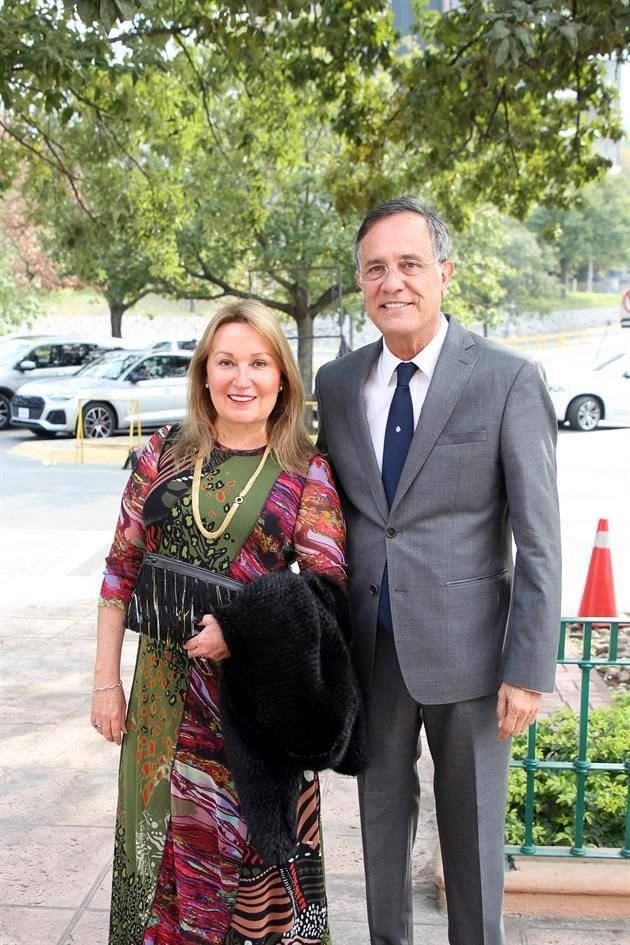 Leticia Argüelles de Sánchez y Teodoro Sánchez