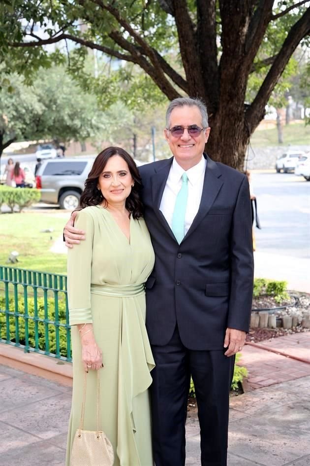 Mayte Reyes de Sañudo y Eduardo Sañudo