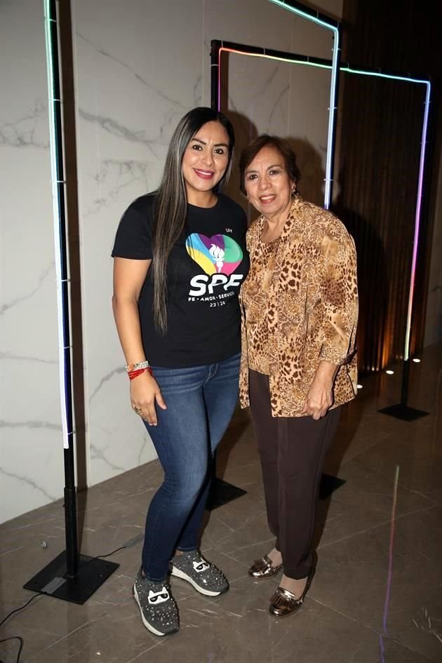 Lily Espinosa y Magda Espinosa