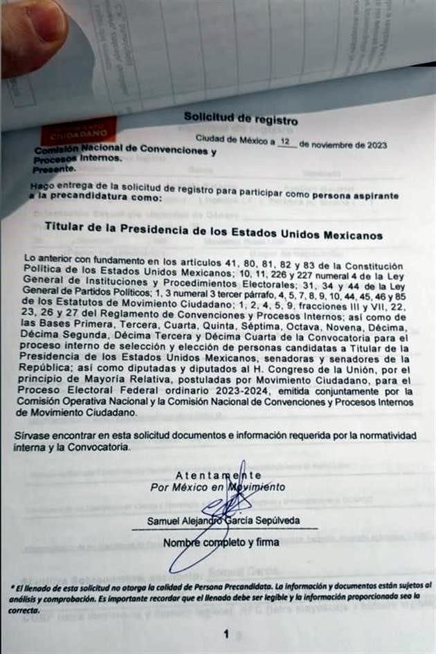 Esta mañana el Ejecutivo voló a la Capital del País acompañado de su esposa Mariana Rodríguez y de su hija Mariel.