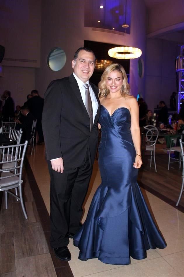 Rafael Ovalle y Roberta  López