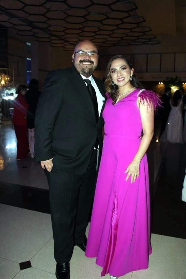 Victor Hernández y Laura Carrión