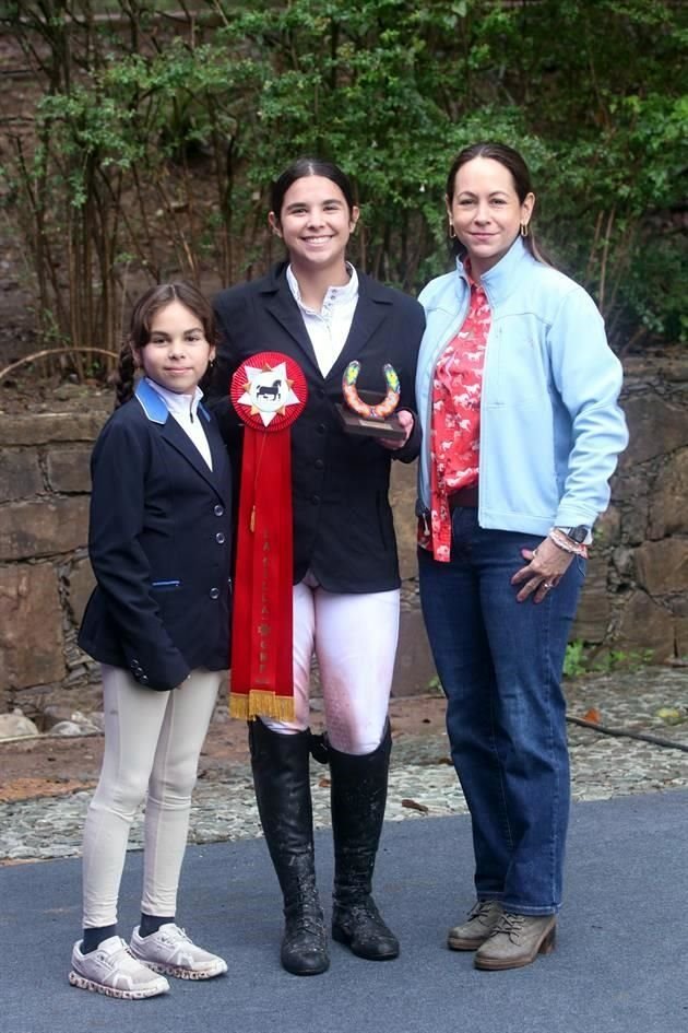Mónica Quintanilla, Natasha Quintanilla y Jani Quintanilla
