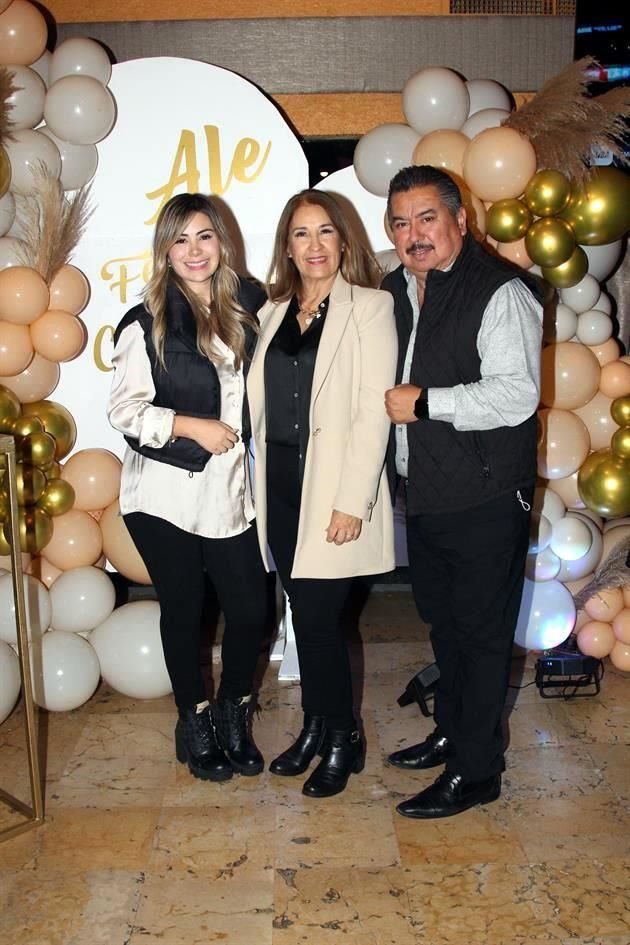 Marlene Solís de González, Lupita Pérez de Solís y Ricardo Solís Hinojosa