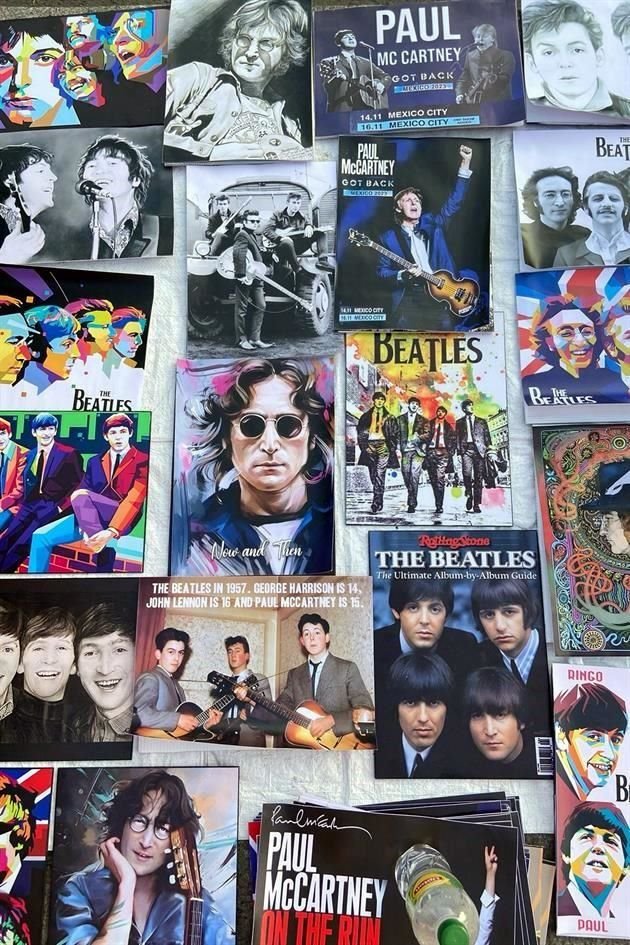 Fotos, postales y dibujos de McCartney y los Beatles se vendieron afuera del Foro Sol.