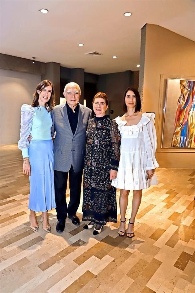 Mariana Canales, Fernando Canales Clariond, Ángela Steltzer de Canales y Ángela Canales