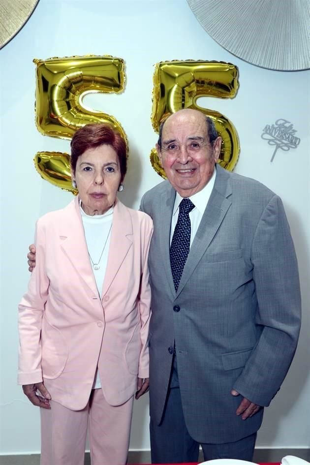 Norma Alicia Alanís de Serrano y Jorge Serrano Díaz