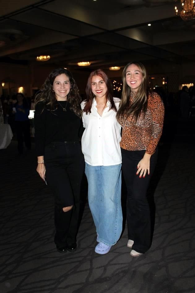 Nadia Pérez, Jhoselyn García y Mayka Pérez