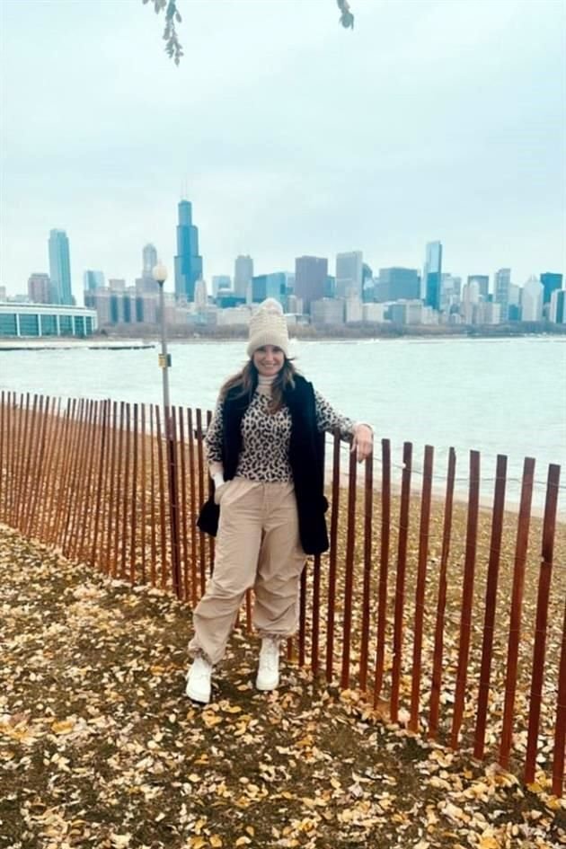 Mónica Garza junto al Lago Míchigan, en Chicago