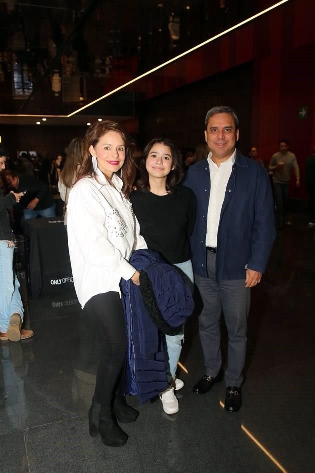 Selene Balderas de García, Ana Sofía García y Guillermo García