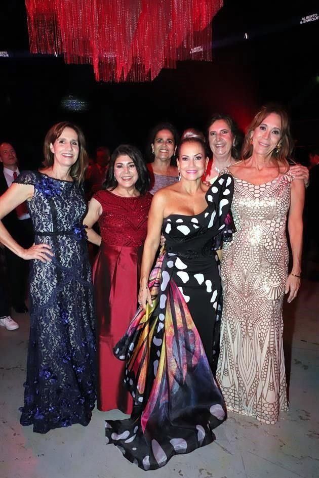 Mónica de la Rosa, Tuty González, Martha Elisa Rangel, Chiquis Sánchez de Familiar, Marcela Grande y Carola Guerra