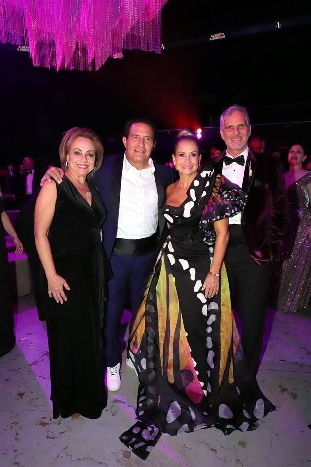 Verónica Salinas de Sánchez, Jorge Sánchez, Chiquis Sánchez de Familiar y Alberto Familiar