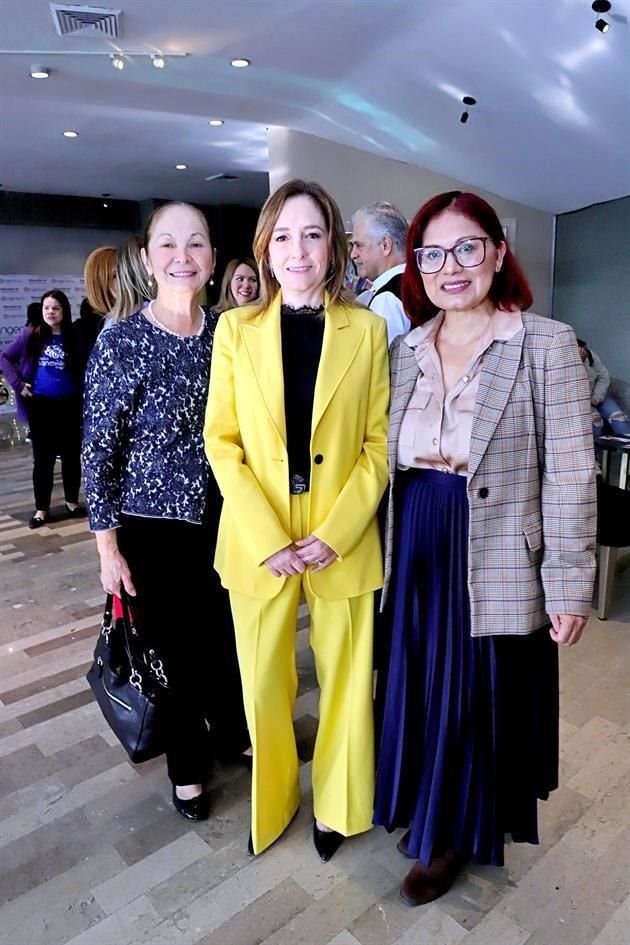 Consuelo García Madero, Maricamen Martínez y Sandra Reyes