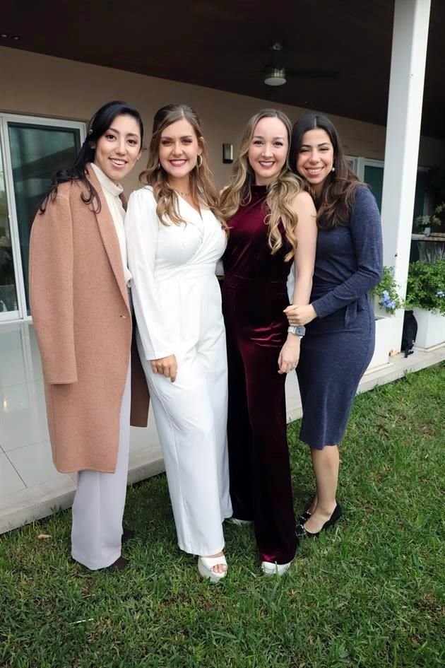 Julia Ocejo, la novia, Katia Cantú e Isabel Bravo