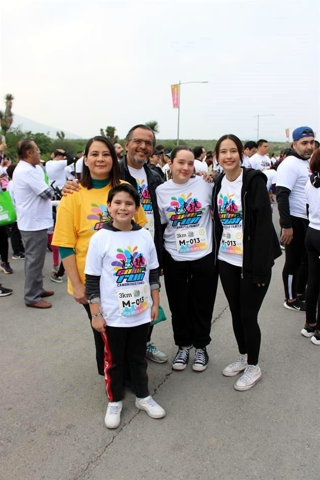 Rocío Garza, Ezequiel Montoya, Josúe Montoya, Ivana Montoya y Yoana Montoya