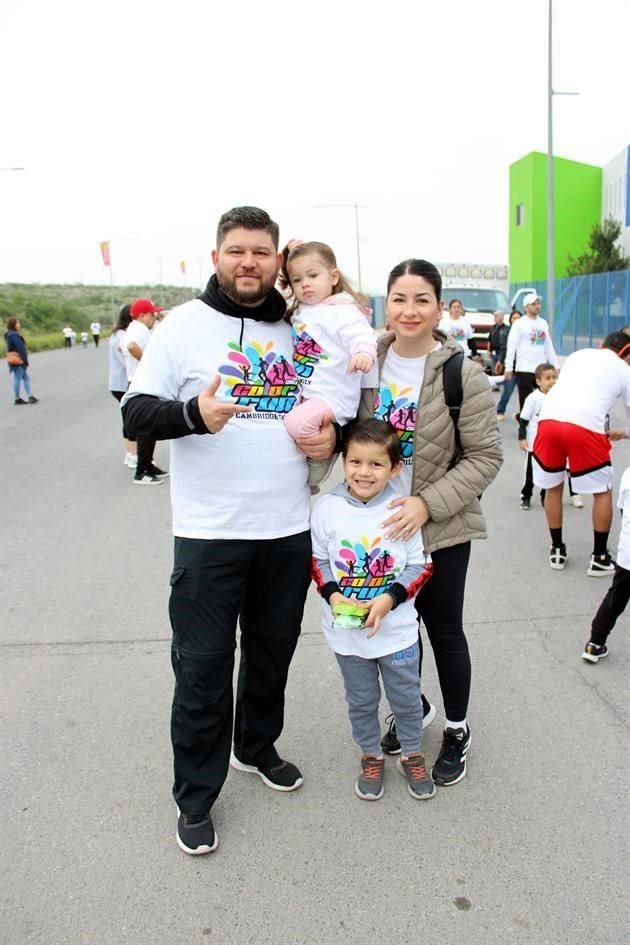 Fary Trips y Gaby García junto a Mario y Lucy Farías