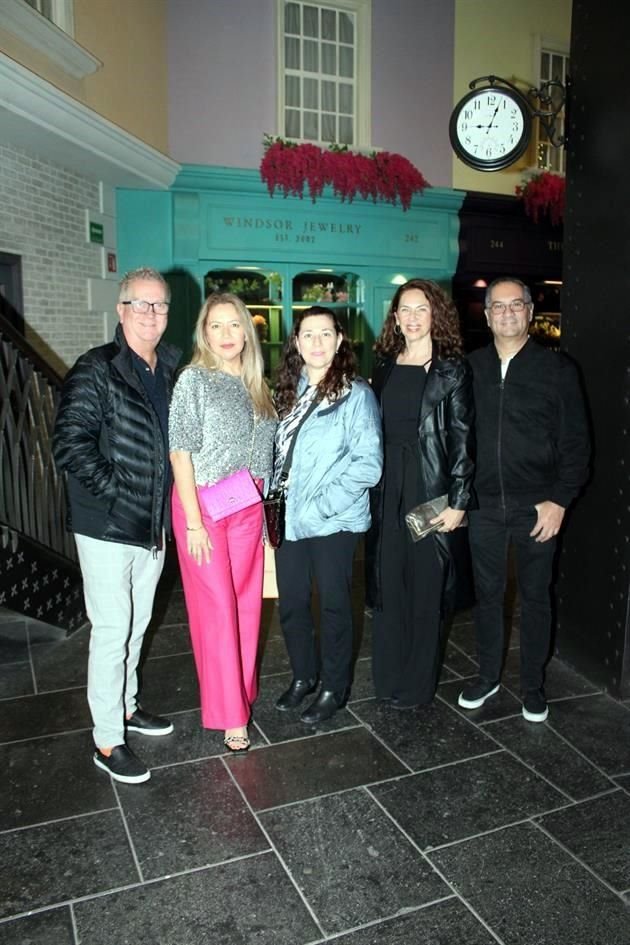 Santiago Hinojosa, Nora Deschamps, Verónica López, Claudia Escobar y Leoncio Martínez