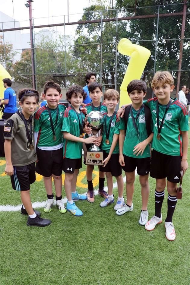 Equipo Campeón de quinto grado Chicharitos FC