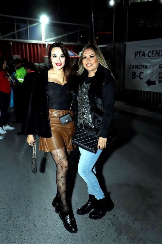 Roberta Osorio y Estefany Jiménez