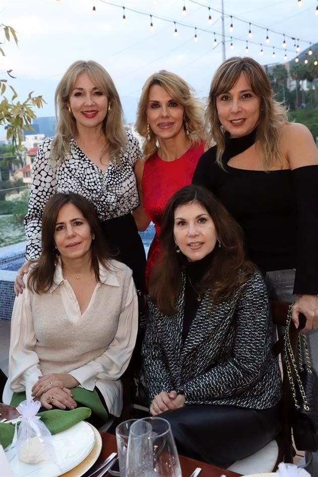 Katya Cantú, Claudia Ibarra, Edwina Colyer, Isabel Garza y Susana Santos