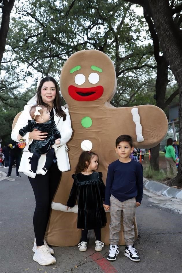 Karla Delgado, Marietta Martínez, Macarena Martínez y Max Martínez