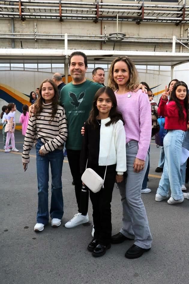 Luciana Fortozo, Luis Fortozo,  Ana Lucía Álvarez de Forotozo e Ivanna Fortozo