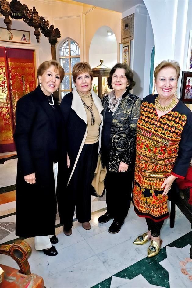 Mary Martínez, Yolanda Gámez, Josefina Guzmán y Alejandra Sada