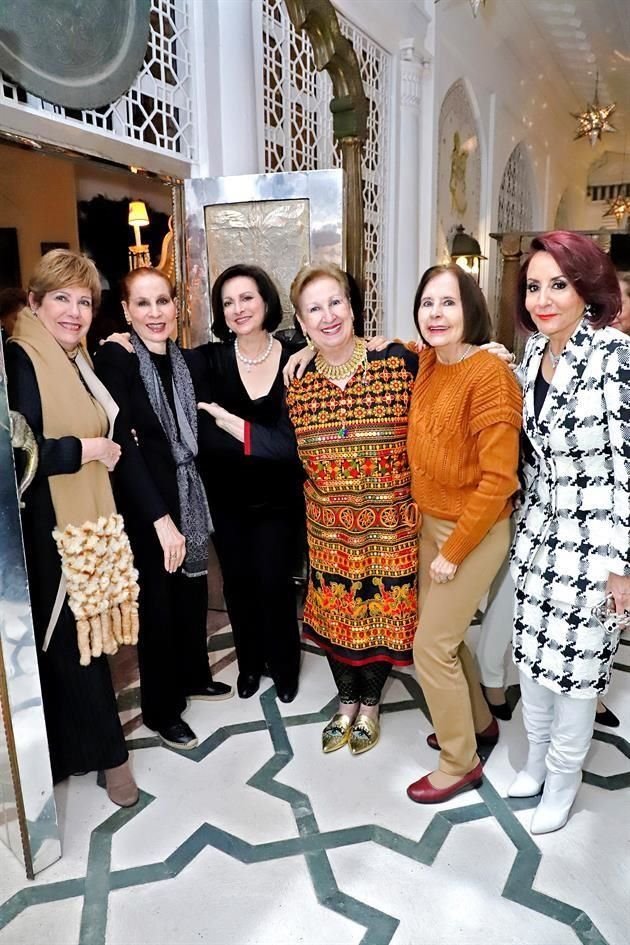 Yolanda Gámez, Nelly Sada, Margarita Gámez de Zambrano, Alejandra Sada, Minis Colyer y Amalia Lozano de Maiz