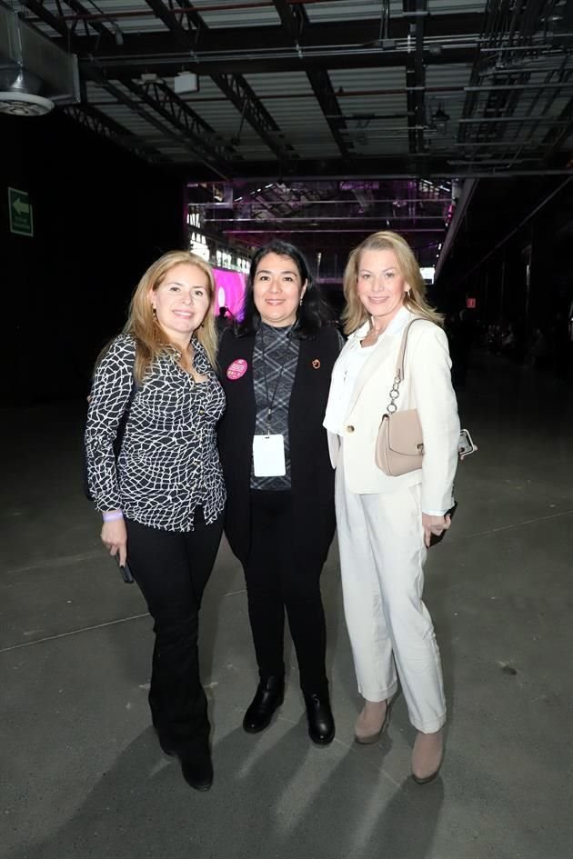 Adriana Villaseñor, Rosa María García y Claudia Lozano