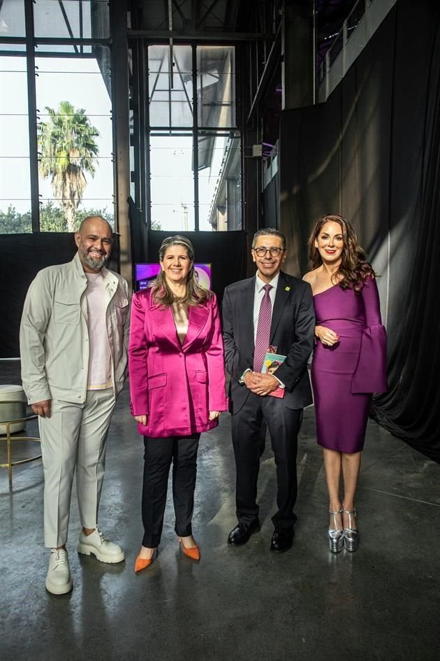 Israel González, Martha Herrera, Omar Guerrero y Mari Rouss