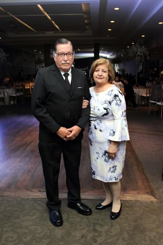 Jesús Salazar Villarreal y Bertha Alicia González de Salazar