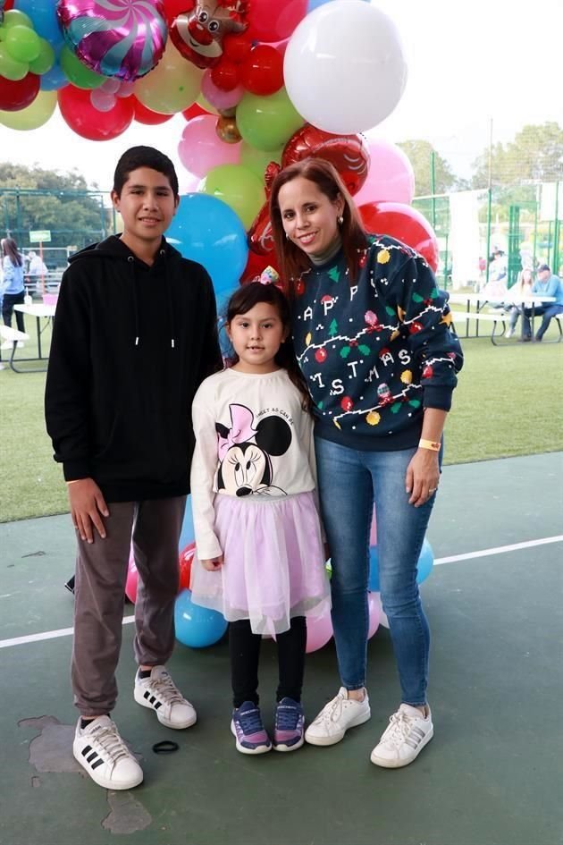 Rodrigo Muñoz, Regina Muñoz y Aby Muñoz