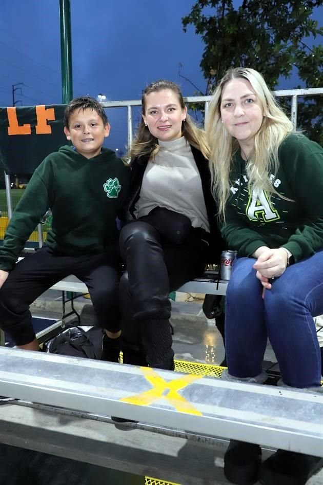 Fernando Domínguez, Alejandra Delgado y Jennifer Lowry