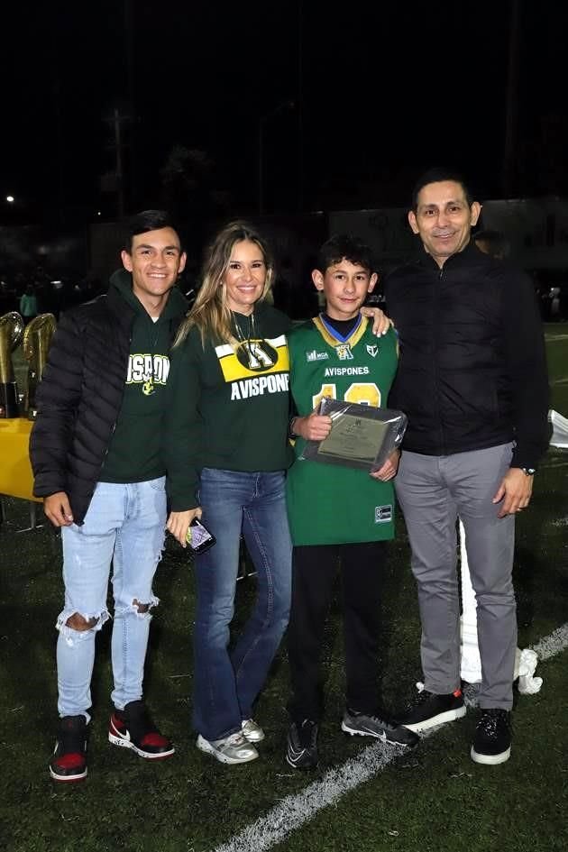 Coach, Lilia Cantú, Ruth Reding y Luis Reding