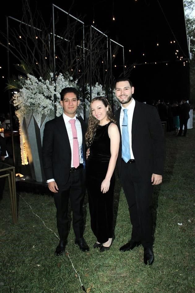 Alejandro Garza, Ericka López y Alejandro Carrasco