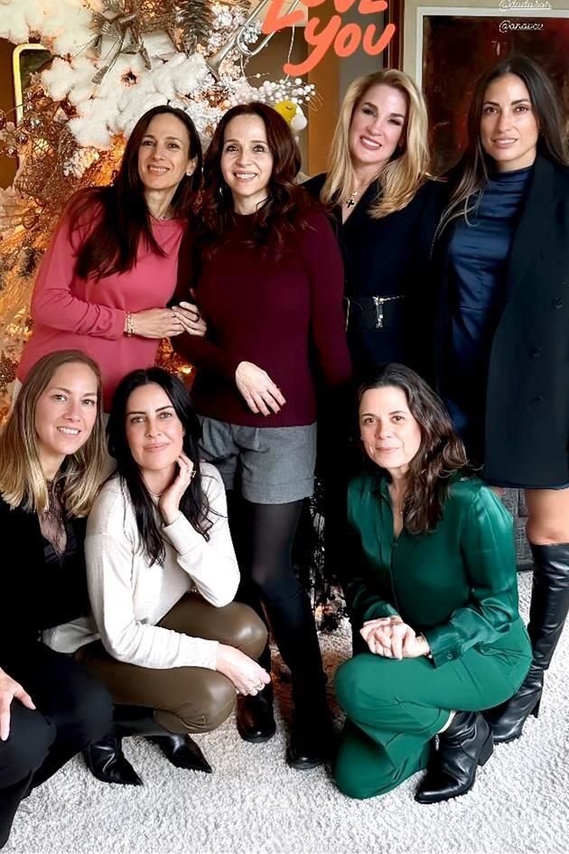 Yolanda Garza, Gaby Elizondo, Susana Ortiz, Ana Castro Érika Monter, Lilia Ortiz y Bárbara Navarro