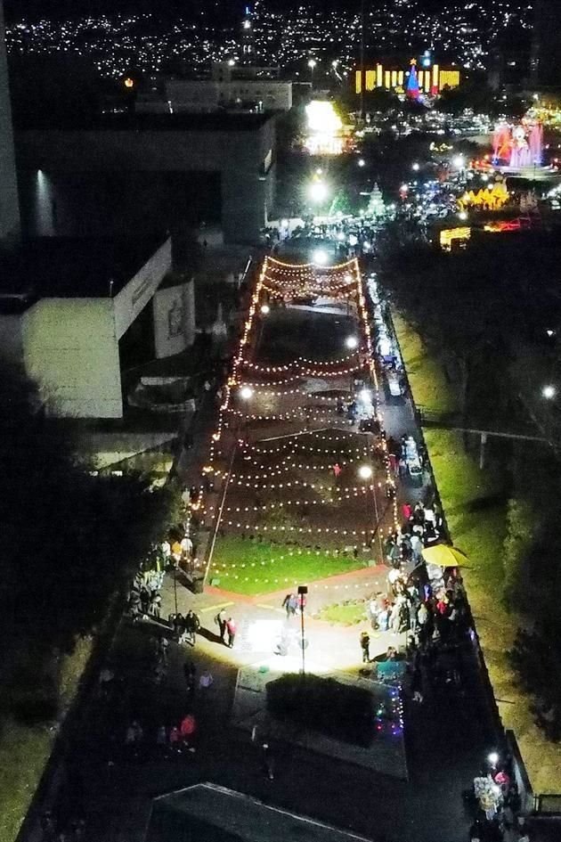 En el pasillo frente que lleva al Teatro de la Ciudad, entre Padre Mier y el Parque Hundido, se contabilizaron 28 puestos.