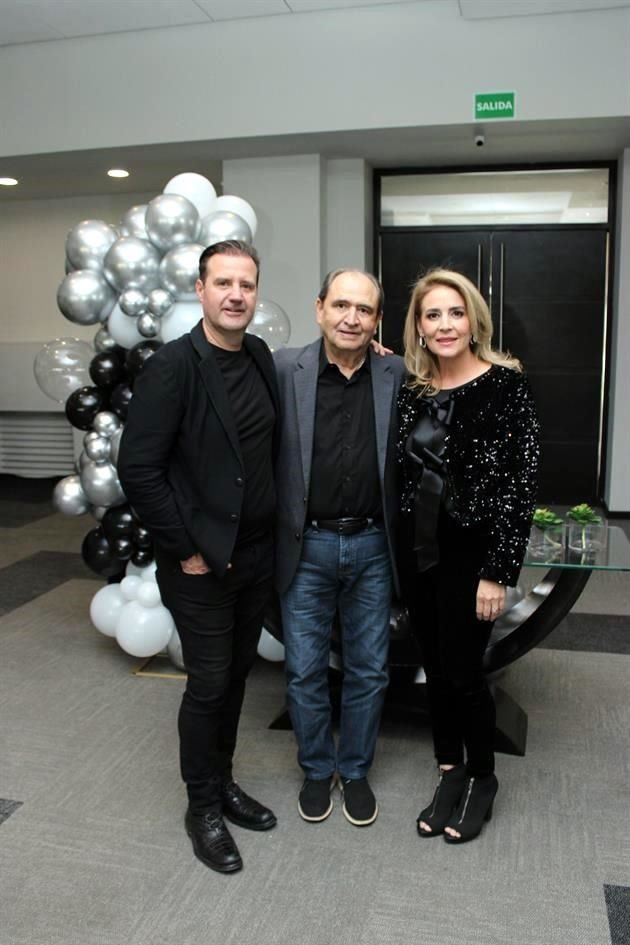 Salvador Jr. Luna, Silvia Valenzuela y Salvador Luna González