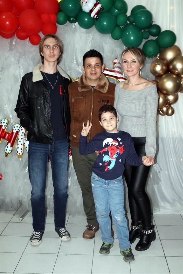 Iván Prusau, Eliud Rangel, Nelly Prusau y Garret Prusau