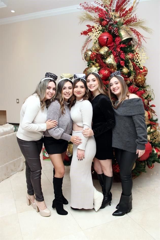 Valeria Rodríguez, Andrea Pelayo, Karen Díaz, María Díaz y Barbara Díaz