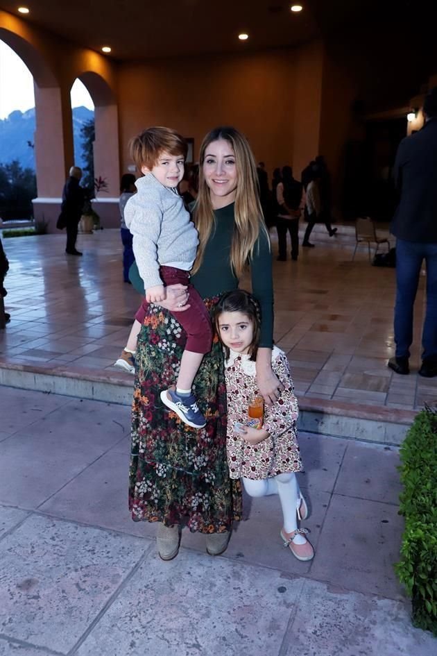 Luca Cantú, Paulina González y Emilia Cantú